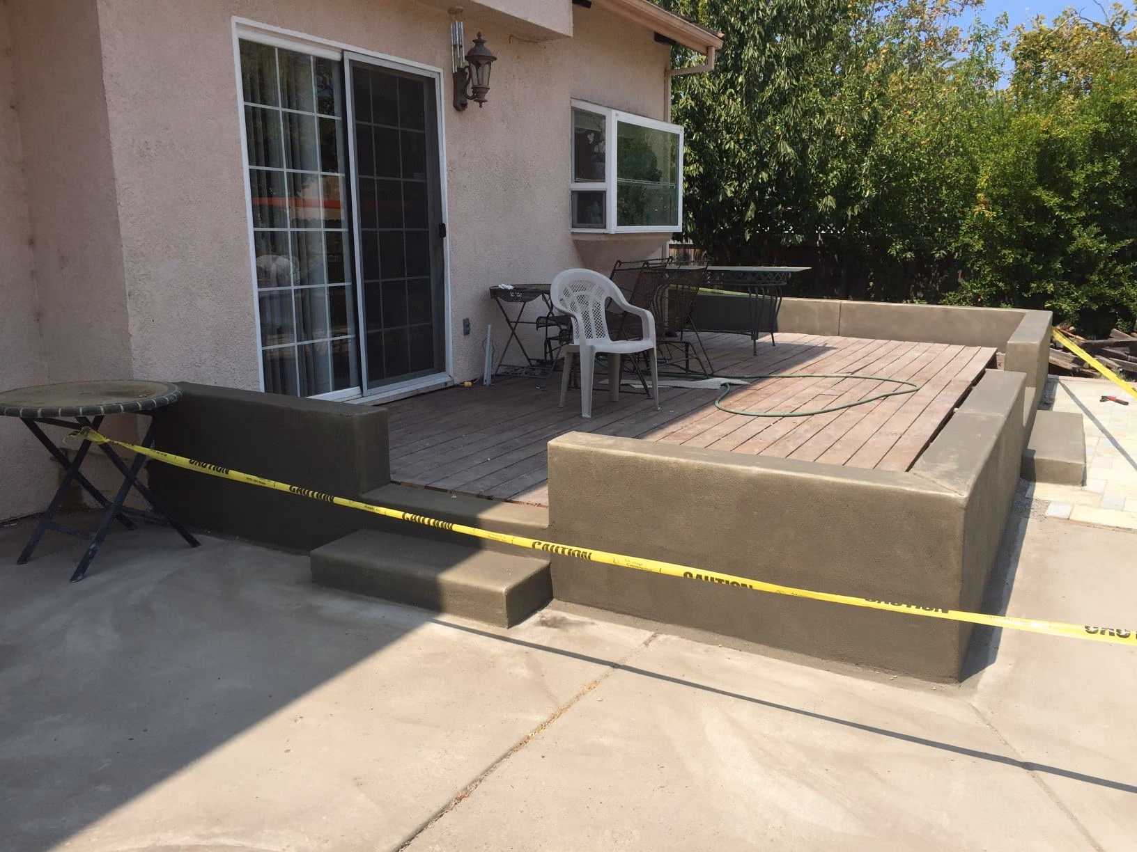 Poured concrete step and seat wall at the edge of a deck